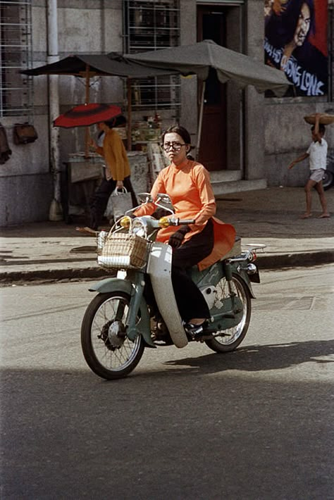 Vietnam Costume, Ancient Vietnam, Vietnamese History, Money Cat, Honda Super Cub, Vietnam History, Saigon Vietnam, Honda Cub, Motorcycles And Scooter