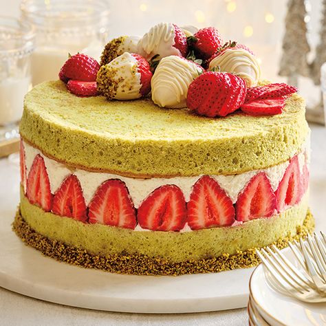 Pistachio And Strawberry Cake, Strawberry And Pistachio Cake, Strawberry Pistachio Cake, Pistachio Strawberry Cake, Pistachio Cake Decoration, Pistachio Mousse Cake, Pistachio Raspberry Cake, Pistachio Tiramisu Recipe, Pistachio Tiramisu