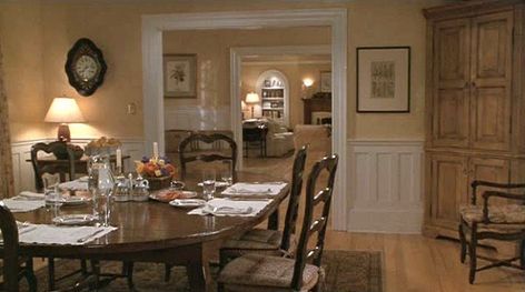 Nancy Meyers’ Interiors on Instagram: “Father of the Bride Part II (1995) #nancymeyers #fatherofthebride” Father Of The Bride Movie, Father Of The Bride House, Nancy Meyers Interiors, The Bride Movie, Lived In Home, Nancy Meyers Home, Chic Table Settings, Aesthetic Stranger Things, Kathleen Kelly