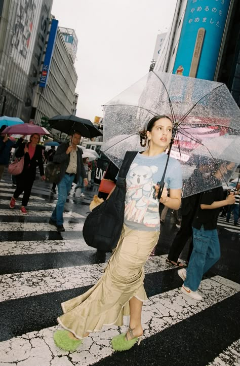 Old Lady Dress, Tokyo Outfits, Vivienne Westwood Shoes, Japan Outfits, Minimalist Bride, Robes Vintage, Vogue France, Phoebe Philo, Liam Hemsworth