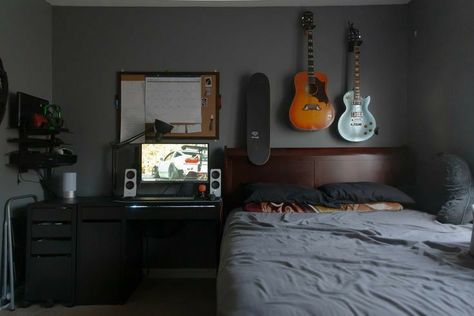 Bedroom Men Aesthetic, Minimalist Bedroom Men Small Spaces, Clean Boy Aesthetic Room, Men’s Room Decor, Boy Room Aesthetic, Cool Room Ideas For Guys, Bedroom Aesthetic Men, Guy Bedroom, Aesthetic For Men