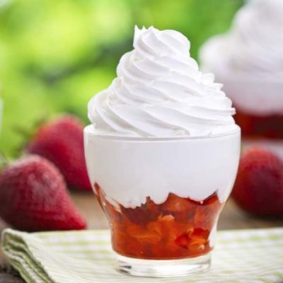 Copycat Dairy Queen Soft Serve Recipe - Key Ingredient Dairy Queen Soft Serve Recipe, Dairy Queen Ice Cream Cake Recipe, Diy Frozen Yogurt, Soft Serve Ice Cream Recipes, Dq Ice Cream, Dairy Queen Ice Cream Cake, Summer Sweets, Ice Cream Cake Recipe, Eton Mess