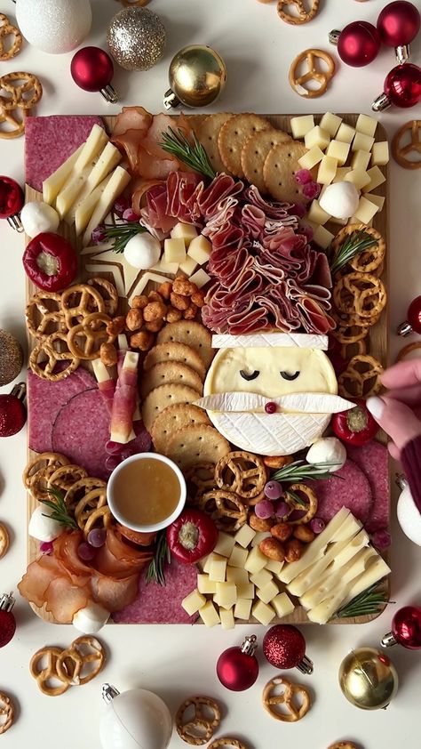 Christmas snack board with Santa Brie, prosciutto, cheese, crackers, dried meat, stuffed pepper, nuts and honey🎅🏻✨ #food #snack #snackboard #santa #holiday #festive #christmas #winter #idea #закуски #дошказакусок #різдво #новийрік #ідея #свято #дошка Brie Prosciutto, Dried Meat, Santa Snacks, Christmas Platter, Stuffed Pepper, Snack Board, Cheese Crackers, Winter Crafts, Short Acrylic Nails