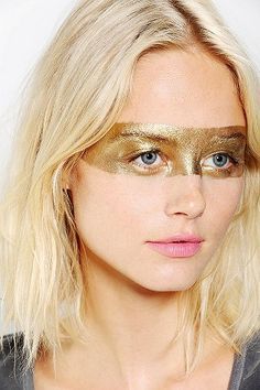 Gold Face Paint, Emma Frost Costume, Duo Costumes, Festival Face, Pantomime, Glamorous Party, Gold Makeup, Gold Face, Festival Makeup