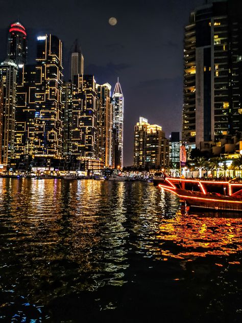 Dubai Marina walk Landscape Sea, Dubai Marina, Phone Photography, Sea Beach, Mobile Photography, New York Skyline, Portrait Photography, Dubai, New York