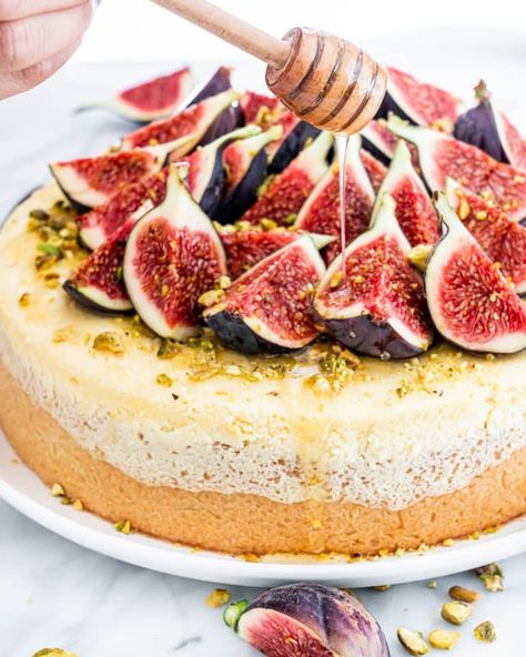 Goat Cheese Cheesecake with Figs, Pistachios and Honey - A perfect combination of fresh figs and creamy cheesecake, drizzled with honey, drool worthy! #goatcheese #cheesecake #figs #honey Goat Cheese Cheesecake Recipe, Fig Cheesecake, Goat Cheese Cheesecake, Honey Baking, Yuca Recipes, Fig Dessert, Dreamy Desserts, Jo Cooks, Cow Cheese