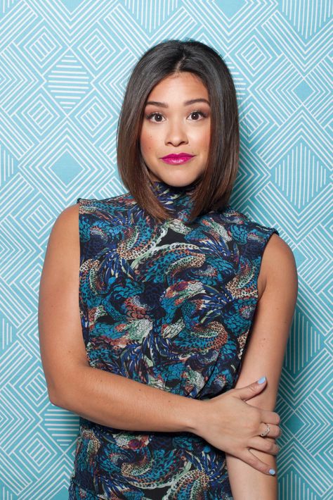 Gina Rodriguez Hair, Being A Lady, Gina Rodriguez, Cute Haircuts, Mom Hairstyles, Jane The Virgin, Dark Makeup, Mama Style, Style Office