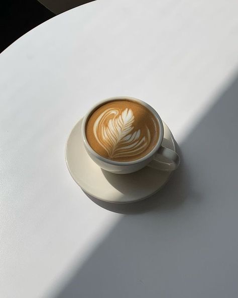 Aesthetic Coffee Photos, Latte Photography, Coffee Snapchat, Snapchat Aesthetic, Flat White Coffee, Coffee Shop Photography, Coffee Latte Art, Shop Photography, Coffee Shop Aesthetic