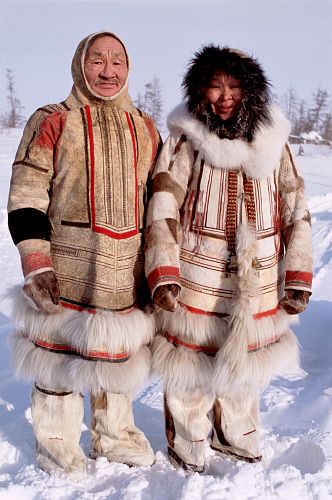 Nadiya Asyandu (right), a Nganasan woman in traditional dress, poses with elder Saibore Momde. Taymyr, Northern Siberia, Russia Siberian Indigenous Clothing, Chukchi Clothing, Traditional Siberian Clothing, Siberian Traditional Clothing, Siberian Clothing, Inuit Clothing, Siberia Russia, Native American Clothing, Ethnic Dress