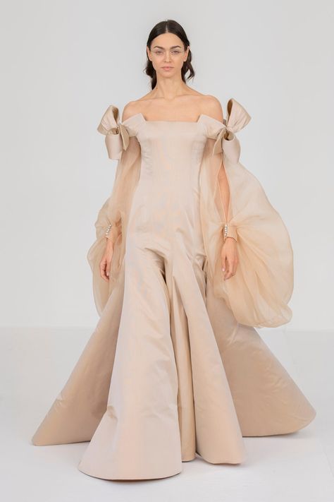 Alexis Mabille Spring 2024 Couture Fashion Show | Vogue Off White Fashion, Alexis Mabille, Collection Couture, Spring Couture, Gorgeous Clothes, Couture Week, Couture Wedding, Spring Summer 2024, Spring 2024