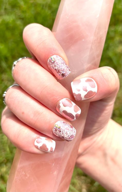 Look at how cute these chrome pink cow nails are! If you love the pink cow aesthetic, this nail set is for you This nail set is custom sizing only! If you are wanting to purchase this set, please send me a message before or right after purchasing so we can discuss custom sizing for you! It is very easy; all you will need to do is send me a picture of your natural nails on one of your hands next to a quarter. It is preferred to have a photo of each individual nail next to the quarter to ensure ac Pink Cow Aesthetic, Strawberry Cow Nails, Pink Cow Nails, Cow Aesthetic, Chrome Pink, Colorful Desserts, Strawberry Cow, Cow Nails, Pink Strawberry