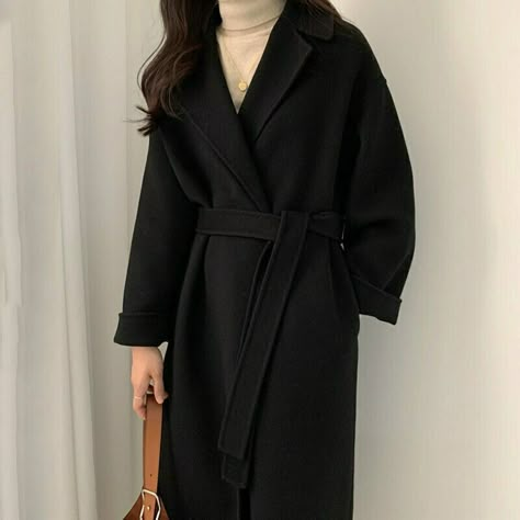 Wool Coat Outfit, Mantel Outfit, Jacket Belt, Woolen Coat Woman, Black Overcoat, Long Black Coat, Elegant Coats, Loose Cardigan, Black Wool Coat