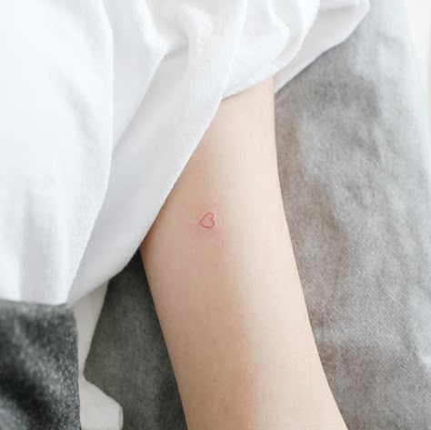 Lip Print Tattoos, Hand Heart Tattoo, Tiny Heart Tattoos, Heart Temporary Tattoos, Shape Tattoo, Small Girl Tattoos, True Tattoo, Temporary Tattoo Designs, Tattoos For Kids