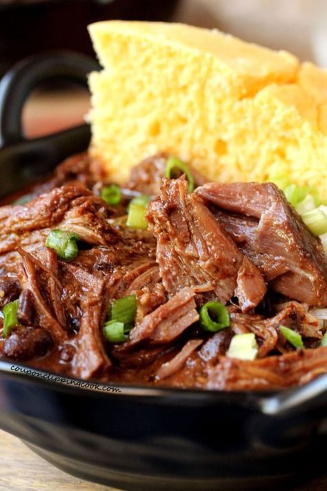 Crock pot chili pot roast in bowl Pot Roast Chili, Chuck Roast Chili, Roast Chili, Sausage Slow Cooker, Crock Pot Chili, Roast Brisket, Crockpot Pot Roast, Homemade Chili Seasoning, Chili Pot