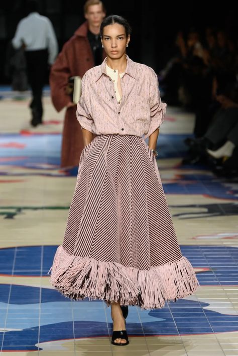 Skirt Trends, Spring Wardrobe, Fall Fashion Trends, Spring 2024, Elie Saab, Fashion Week Spring, Milan Fashion Week, Skirt Fashion, Classy Outfits