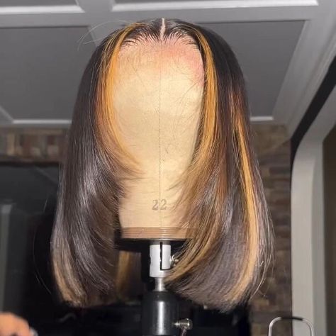 Layered Hair On Short Hair, Middle Part Bob With Layers, Short Layered Wig, Straight Bob With Layers, Highlights Bob Wig, Blond Bob Wig, Honey Blonde Bob Wig, Dark Honey Blonde, Bob Highlights