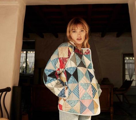 Patchwork Outfit, Quilt Jackets, Quilt Clothes, Parker Jacket, Quilt Coats, Sewing Club, Textures Architecture, Quilted Coats, Quilted Clothing