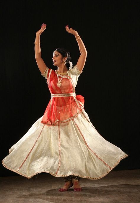 Kathak Dance Kathak, Kathak Costume, Elements Of Dance, Indian Classical Dancer, Art Nouveau Fashion, Kathak Dance, Dance Of India, Western Dance, Indian Classical Music