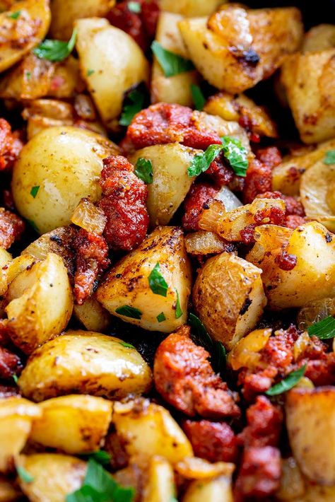 This Chorizo Hash is so easy to make and is always a hit with the whole family! You can never have enough recipes for potatoes, and this easy crispy skillet potato hash is another winner. The potatoes are cooked with onions, chorizo, and garlic for a dish that is packed with flavor. Serve it for breakfast or as a side dish - for breakfast serve these chorizo potatoes with a fried or poached egg and for dinner maybe a grilled steak or a pan-fried fillet of fish. Potatoes Dinner Recipes, Chorizo And Potatoes, Chorizo Recipes Dinner, Chorizo Potatoes, Chorizo Hash, Potatoes Dinner, Chorizo And Potato, Chorizo Recipes, Hash Recipe