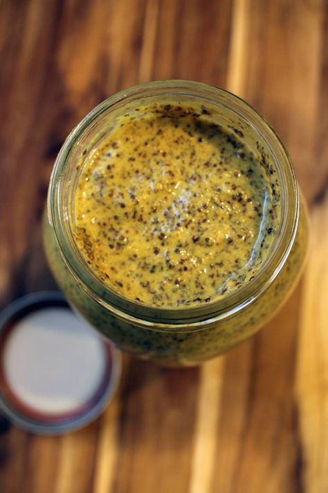 Deli Mustard Recipe, Brown Mustard Recipe, Pesto Bread, Homemade Mustard, Black Mustard Seeds, Grainy Mustard, Mustard Recipe, Spicy Mustard, Maple Mustard