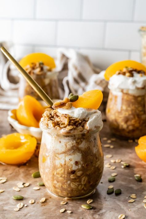 Peach Cobbler Overnight Oats - Britney Breaks Bread Peach Cobbler Oats, Peach Cobbler Overnight Oats, Healthy Peach Cobbler, Strawberry Overnight Oats, Healthy Make Ahead Breakfast, Oat Recipes Healthy, Overnight Oats Recipe Healthy, Peach Salsa, Homemade Pumpkin Puree