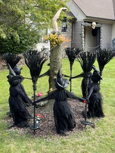 Halloween Yard Displays, Halloween Garden Decorations, Halloween Garage, Double Double Toil And Trouble, Scary Halloween Decorations Diy, Halloween Diy Outdoor, Halloween Props Diy, Halloween Idea, Homemade Halloween Decorations