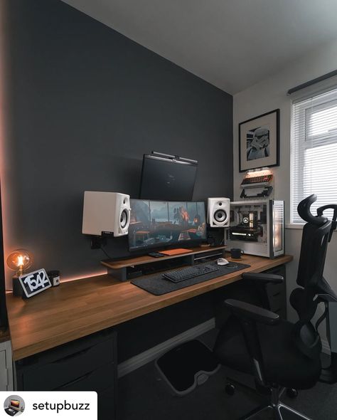 Computer Desk Setup, Home Studio Setup, Desk Layout, Desktop Setup, Desk Inspiration, Bedroom Setup, Gaming Room Setup, Workspace Inspiration, Studio Setup