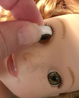 Doll Restoration, Doll Repaint Tutorial, Doll Dress Ideas, Doll Outfit Ideas, Blushing Face, Doll Makeover, Doll Face Paint, Doll Making Patterns, Doll Therapy