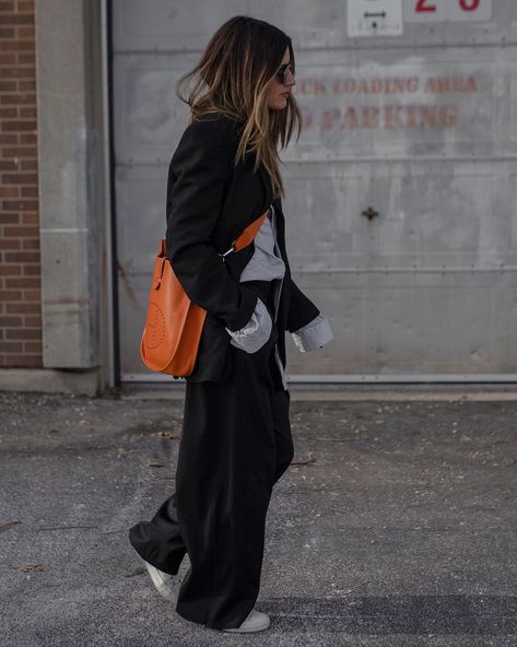 Nathalie Martin, woahstyle.com on Instagram: “Exciting announcement coming to my Stories tomorrow! Keep an eye out for it! OUTFIT Blazer @zara circa 2019 Shirt @balenciaga Trousers…” Balenciaga Trousers, Nathalie Martin, Outfit Ideas For Spring, Outfit Blazer, Victoria Beckham Outfits, Blazer Zara, Street Style Bags, Orange Outfit, Weekly Outfits