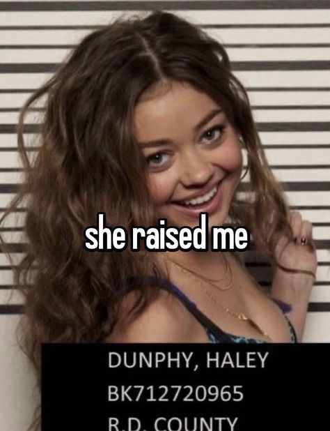 Haley Dunphy Wallpaper, Hayley Dunphy Aesthetic, Haley Dumpy, Haley Dunphy Aesthetic, Hayley Dunphy, Hailey Dunphy, Sara Hyland, Lobotomy Chic, Modern Family Haley