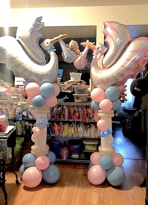 Stork Baby Shower Ideas, Stork Gender Reveal, Carousel Baby, Creative Gender Reveals, Stork Baby Showers, Gender Reveal Party Theme, Shower Balloons, Gender Reveal Decorations, Gender Reveals