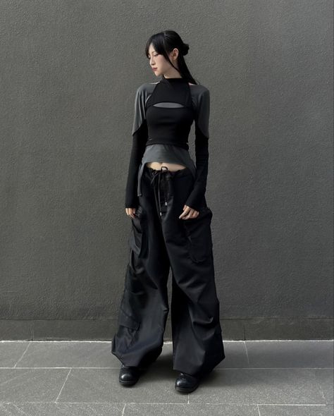 Tokyo Street Wear, Futuristic Fashion Women, Futuristic Outfits, Techwear Women, Dance Style Outfits, Magazine Shoot, Techwear Fashion, Fresh Outfits, Diy Fashion Clothing