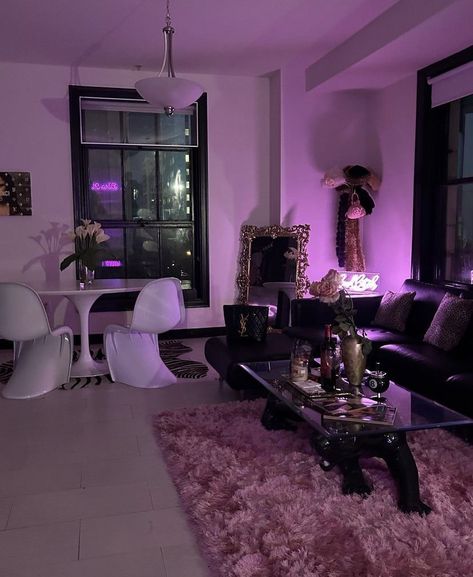 Pink And Black Room, Girl Apartment Decor, Deco House, Girly Apartment Decor, First Apartment Decorating, Apartment Living Room Design, Dream Apartment Decor, Future Apartment Decor, Black Room