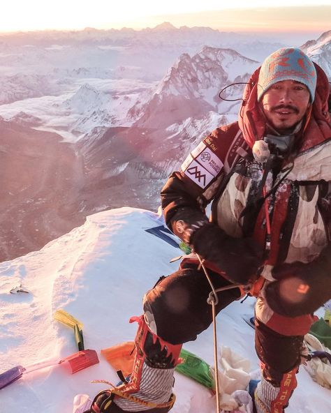 Nims summits Everest in 2019. Gunung Everest, Cho Oyu, Nanga Parbat, Climbing Everest, Peter Lindbergh, Uma Thurman, Richard Avedon, British Army, Rock Climbing