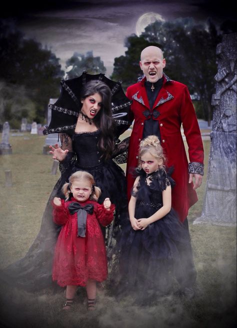 Family Vampire Costume Halloween, Family Scary Costumes, Spooky Family Halloween Costumes, Spooky Family Costumes, Scary Family Costumes, Family Halloween Costumes Scary, Vampire Family Costume, Baby Vampire Costume, Scary Family Halloween Costumes