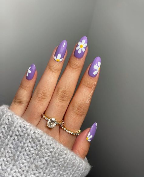 25 Dreamy Purple Nails For A Whimsical Manicure Light Purple Nails, Purple Glitter Nails, Purple Nail Art, Lilac Nails, Purple Acrylic Nails, Purple Nail Designs, Lavender Nails, Daisy Nails, Summery Nails