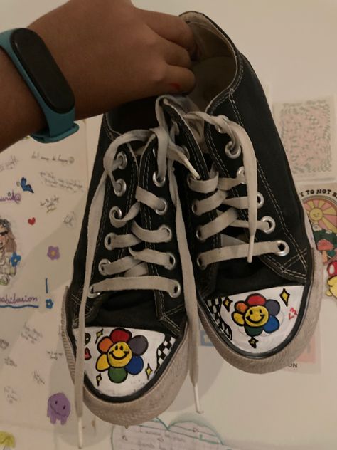 Tried to make them look aesthetic #converse #paint #aesthetic #imadethis Paint Aesthetic, Aesthetic Converse, Pallet Painting, Paint Brushes, Converse, Paint, Black