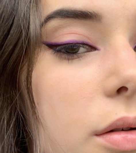 Dark Purple Eye Makeup Simple, Purple Eye Makeup Simple, Dark Purple Eyeliner, Purple Eye Pencil, Unique Eyeliner, Iris Aesthetic, Purple Eyeliner, Purple Eye Makeup, Birthday Makeup