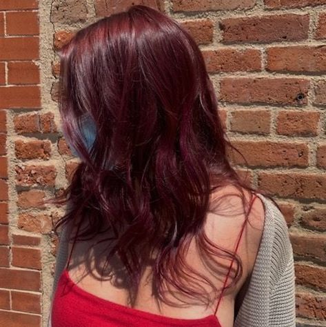 80s Hairstyles, 80's Hairstyle, Crimson Hair, Wine Hair Color, Red Hair With Highlights, Cherry Red Hair, Wine Red Hair, Red Hair Inspo, Wine Hair