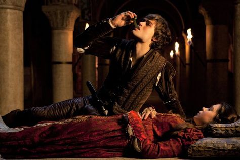 Romeo Montague & Juliet Capulet in "Romeo & Juliet" (2013) Romeo Montague, One Pun, Juliet Capulet, Douglas Booth, Shakespeare Plays, Human Soul, Rome Travel, Hailee Steinfeld, William Shakespeare