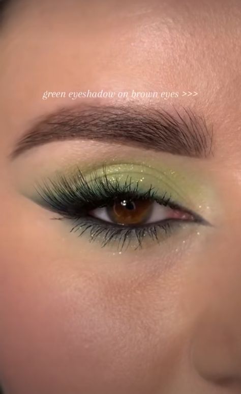 Green Makeup Looks Easy, Hoco Makeup Ideas For Green Dress, Green Quince Makeup Natural, Quince Makeup Green Dress, Green Makeup For Quince, Natural Quince Makeup Looks Green, Sage Green Prom Makeup, Green Sweet 16 Makeup, Birthday Makeup Green