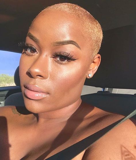 Hair Clours, Short Box Braids Bob, Bald Women Fashion, Bald Hairstyles, Short Pixie Bob Haircuts, Box Braids Bob, Twa Styles, Pixie Haircut Fine Hair, Short Pixie Bob