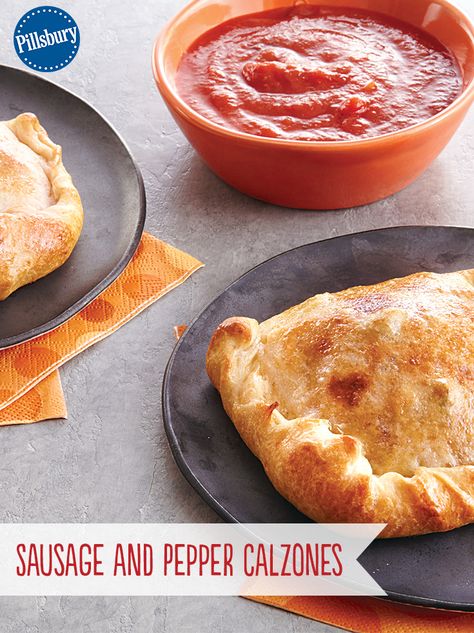 Add something flaky to your family's Italian dinner! Savor these yummy calzones made with Pillsbury pizza crust, sausages and pepper. They are easy and fun to make -- a kid favorite! Pillsbury Pizza Crust Recipes, Pillsbury Pizza Crust, Pillsbury Pizza, Calzone Recipe, Calzone Pizza, Pillsbury Recipes, Pizza Crust Recipe, Sausage And Peppers, Italian Dinner