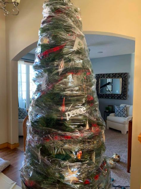 Mom Posts Genius Hack For Taking Down Christmas Tree Outside Fall Decor, Christmas Tree Storage, Holiday Storage, Saran Wrap, Large Christmas Tree, Gift Drawing, Save Your Life, Holiday Christmas Tree, Christmas Tree With Gifts