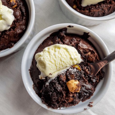 Celebrate this festive season with these Air Fryer Fudgy Brownies! Now, this recipe is certainly not limited to air fryer owners as you will be able to make them using an oven. However, they've been optimized for convenience, and without the use of a mixer or other baking-related tools. This is so that anyone will ultimately Air Fryer Brownies, Fudgy Brownies Recipe, Ramekin Recipe, Ramekin Dishes, Fudgy Brownie Recipe, Marble Cake Recipes, Roasted Nuts, Brownies Recipe, Air Fryer Recipes Easy