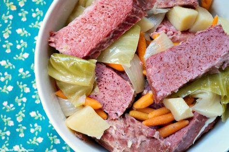 Crock-Pot Easy Corned Beef and Cabbage - Nothing could be simpler than this recipe for Crock-Pot Easy Corned Beef and Cabbage! Make this for St. Patrick's day, Easter or Sunday dinner! [Gluten Free, High Fiber & Low Sugar] #CrockPotLadies #CrockPot #SlowCooker #StPatricksDay Irish Meal, Corned Beef And Cabbage Recipe, Beef And Cabbage Recipe, Crock Pot Corned Beef, Slow Cooker Corned Beef, Fit Recipes, Corned Beef And Cabbage, Beef And Cabbage, Corned Beef Recipes