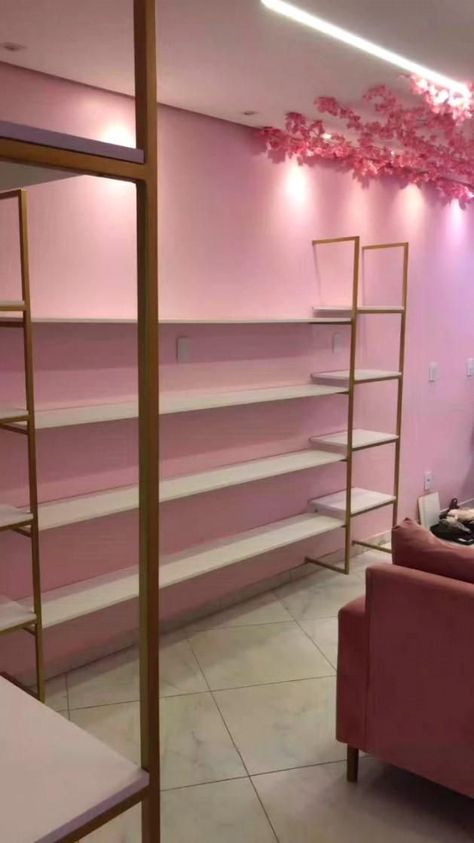 Boutique Interior Design Indian, Botique Interiors Ideas, Small Boutique Interior Design, Small Boutique Interior, Clothing Boutique Decor, Botique Interiors, Fashion Store Design, Store Shelves Design, Retail Store Interior Design