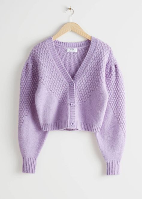 This Exactly How to Fix an Itchy Sweater | Who What Wear Purple Ootd, Vinter Mode Outfits, Lilac Cardigan, Best Cardigans, Puff Sleeve Cardigan, Straight Clothes, Fashion Story, Knit Fashion, Knitting Inspiration