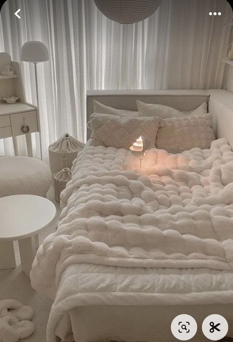 Clean Girl Apartment, Clean White Room, It Girl Room, Clean Girl Room, Room Necessities, Dream Bedroom Inspiration, White Room Decor, Luxury Room Bedroom, Classy Bedroom