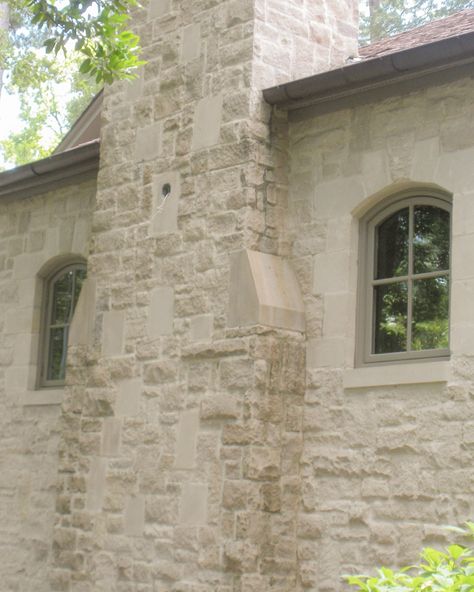 12LV Smooth Face and Splitfaced Indiana Limestone Veneer Blend | tracerystone.com Lime Wash Stone Exterior House, Limestone Cottage, Limestone House Exterior, Rock Exterior, Limestone Veneer, Stone Siding Exterior, Indiana Limestone, Limestone House, Stone Landscape